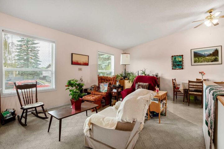 Property Photo:  420 8 Avenue SE  AB T1V 1J3 