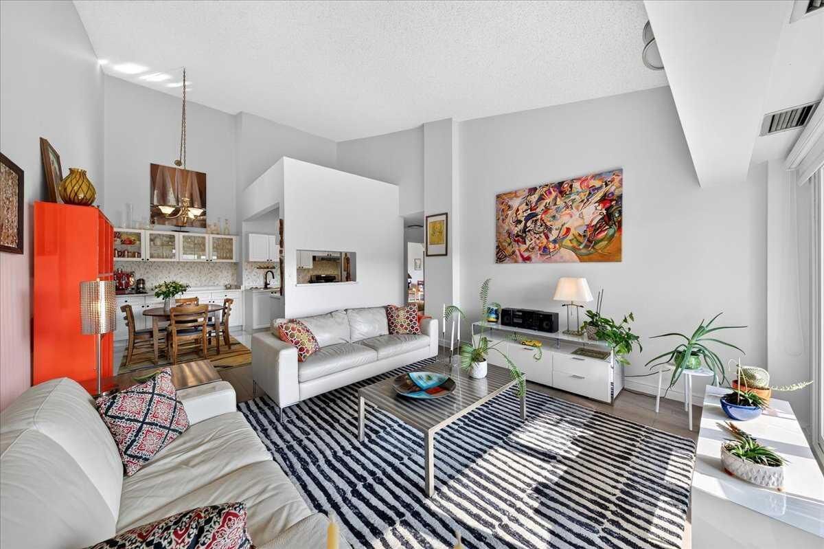 Property Photo:  202 Braeglen Close SW 2410  AB T2W 2B1 