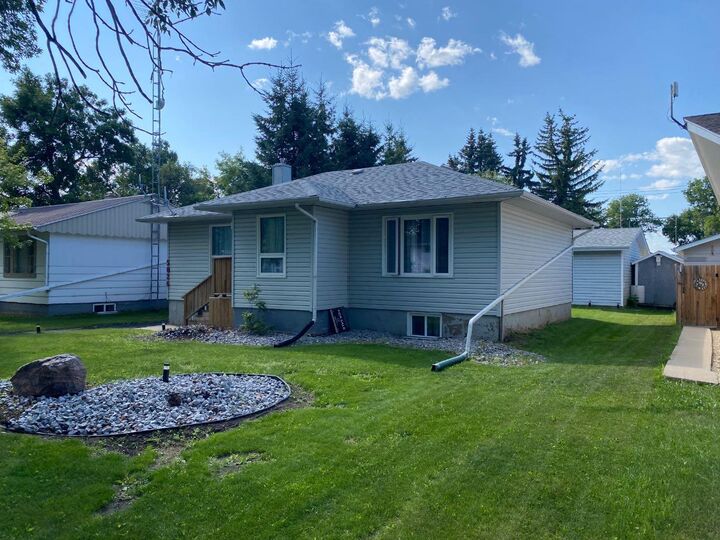Property Photo:  5026 47 Street  AB T0B 1A0 