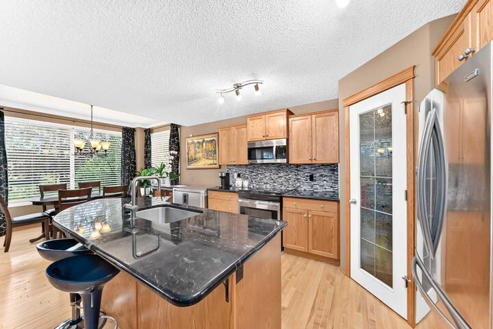Property Photo: 144 Cougarstone Common SW AB T3H 5P5