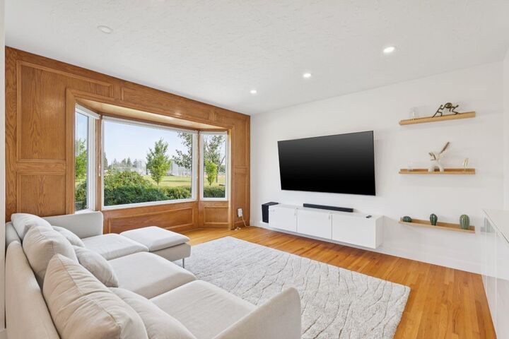 Property Photo: 4927 10 Avenue SW AB T3C 0M3