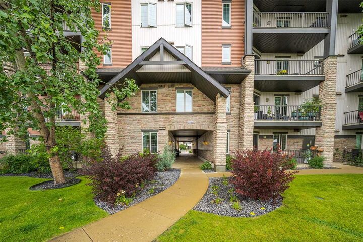 Property Photo:  15 Sunset Square 3104  AB T4C 0E7 