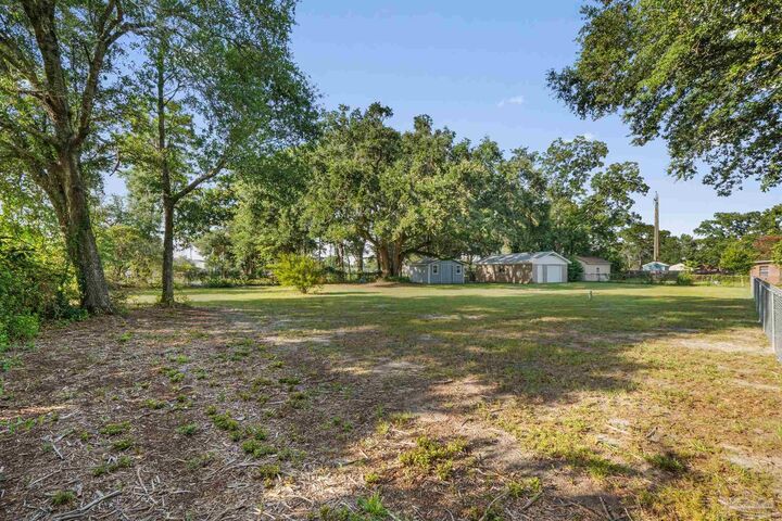 Property Photo:  6114 Confederate Dr  FL 32503 