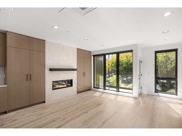 Property Photo:  1853 NW 28th Ave  OR 97210 