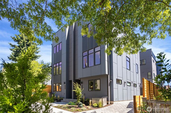 Property Photo:  4432  Dayton Avenue N  WA 98103 