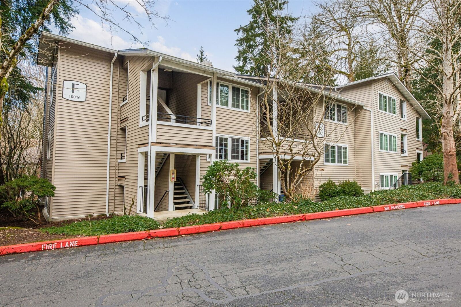 Property Photo:  10016 NE 120th Lane F201  WA 98034 