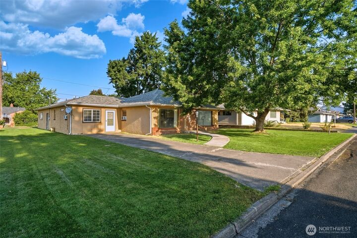 Property Photo: 117 NE Cedar Avenue WA 99324