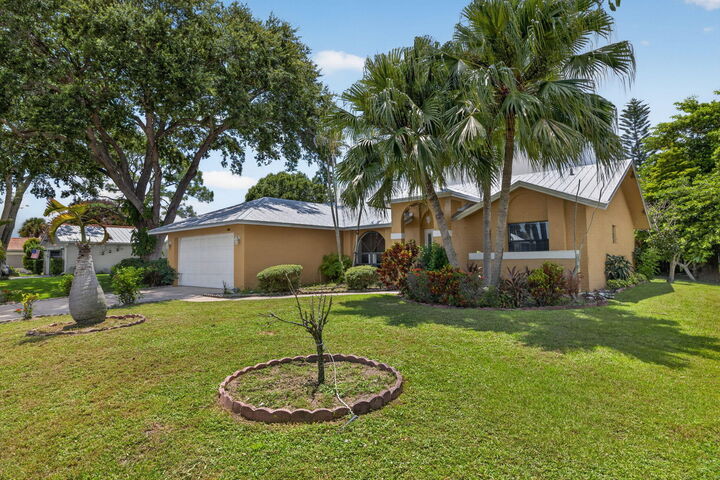 Property Photo: 2252 SE McMaster Street FL 34952