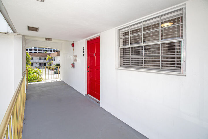 Property Photo: 402 Lake Shore Drive FL 33403
