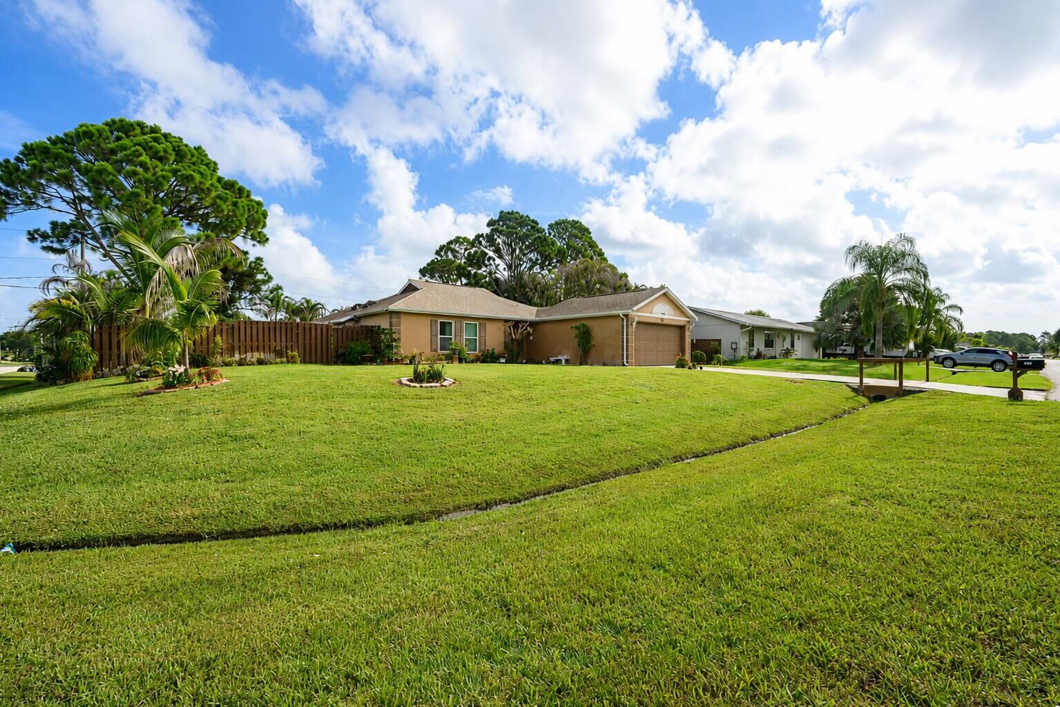 Property Photo: 397 SW Ray Avenue FL 34983