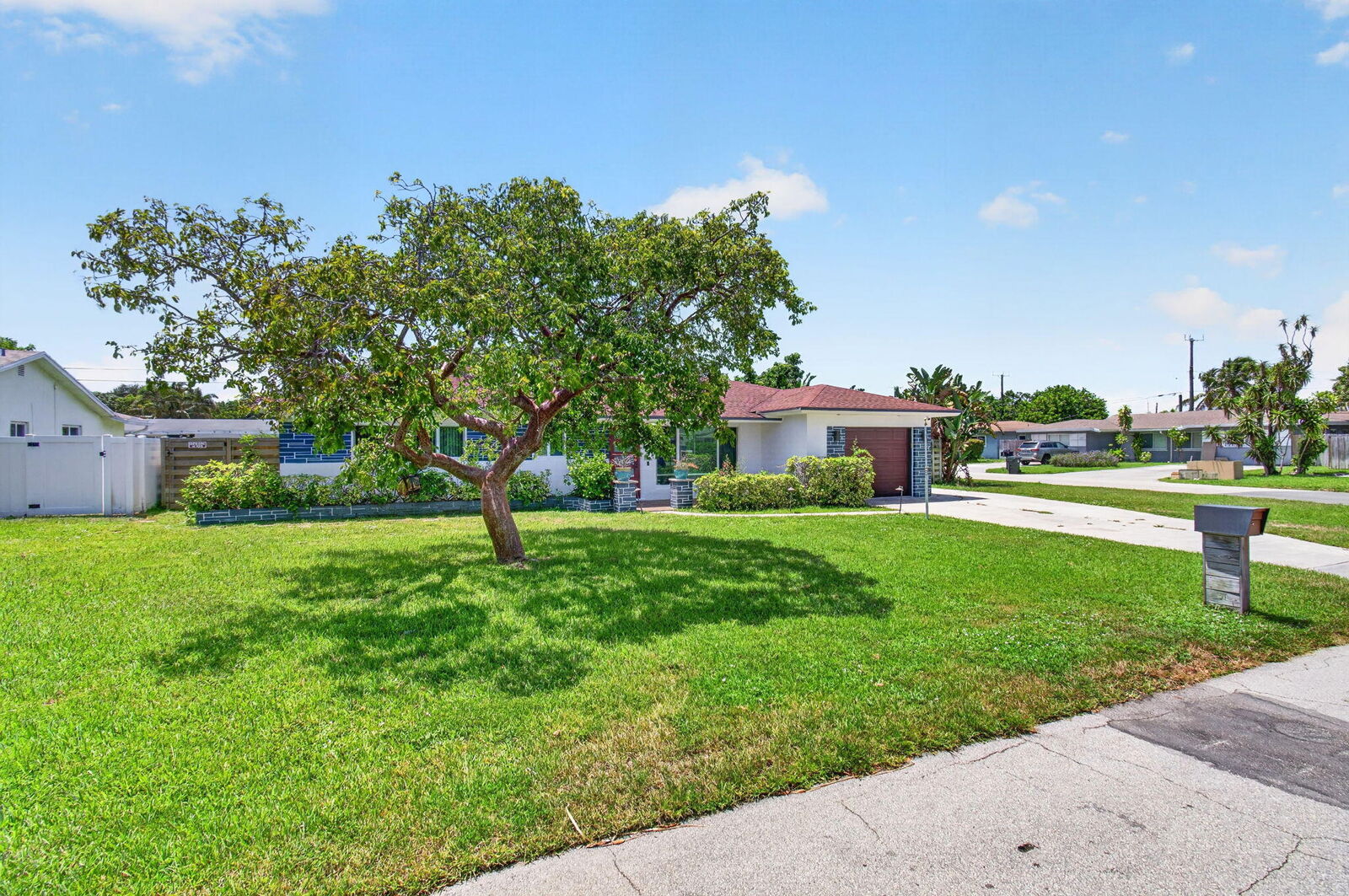 Property Photo:  200 NE 28th Terrace  FL 33431 