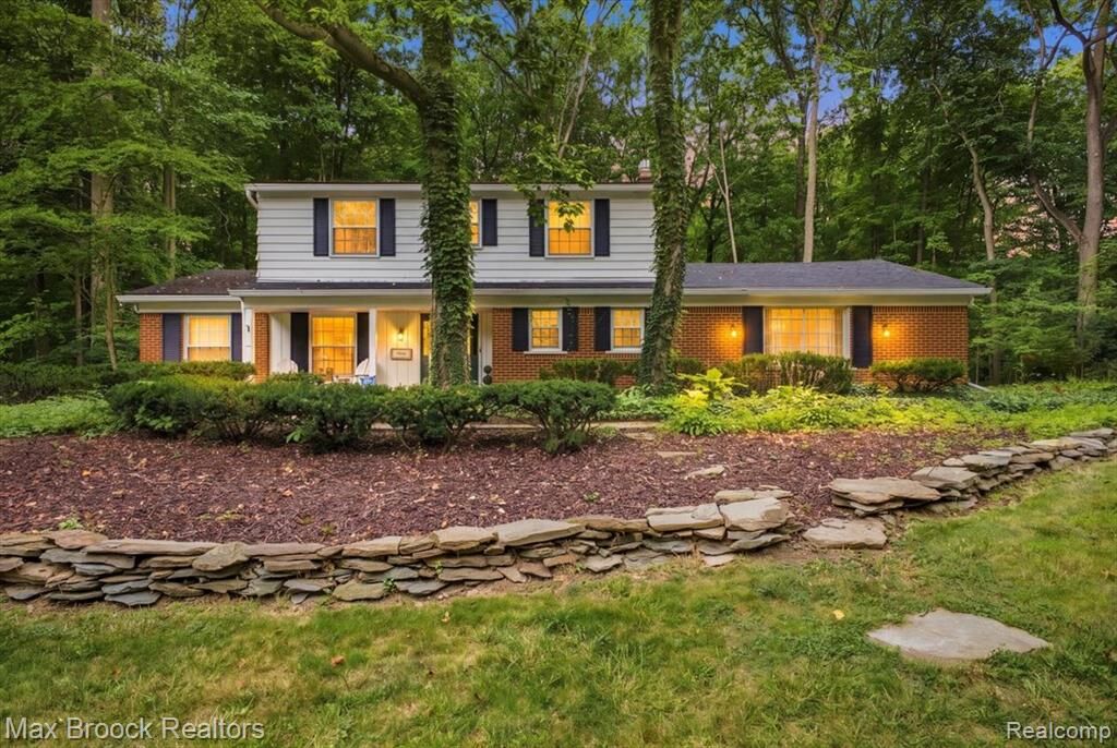 Property Photo:  9359 Ivanhoe Drive  MI 48170 