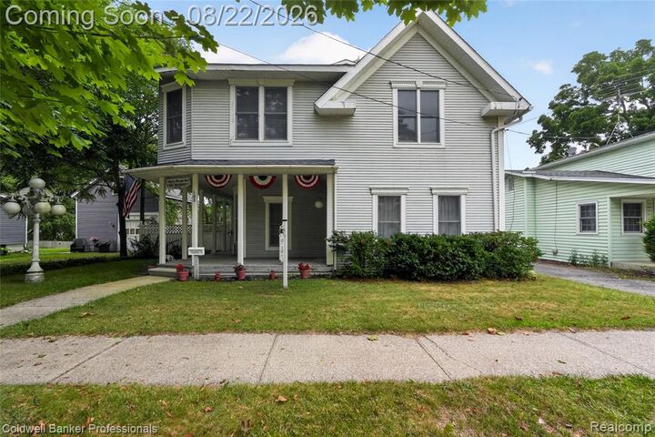 Property Photo:  108 College Street S  MI 48442 