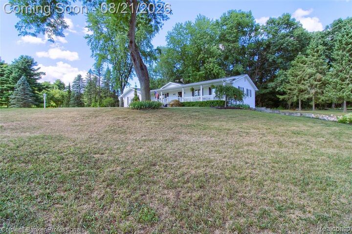 Property Photo:  1500 Duff Lane  MI 48381 