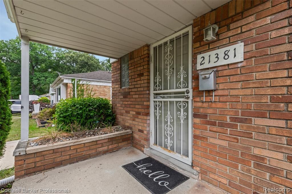 Property Photo: 21381 Kipling Street MI 48237