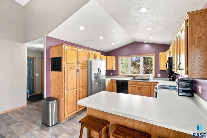 Property Photo:  6216 S Mogen Ave  SD 57108-5701 
