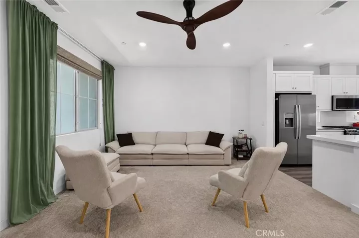 Property Photo:  511 Tamarind Way E  CA 91791 