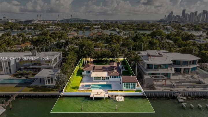 Property Photo:  205 N Hibiscus Dr  FL 33139 