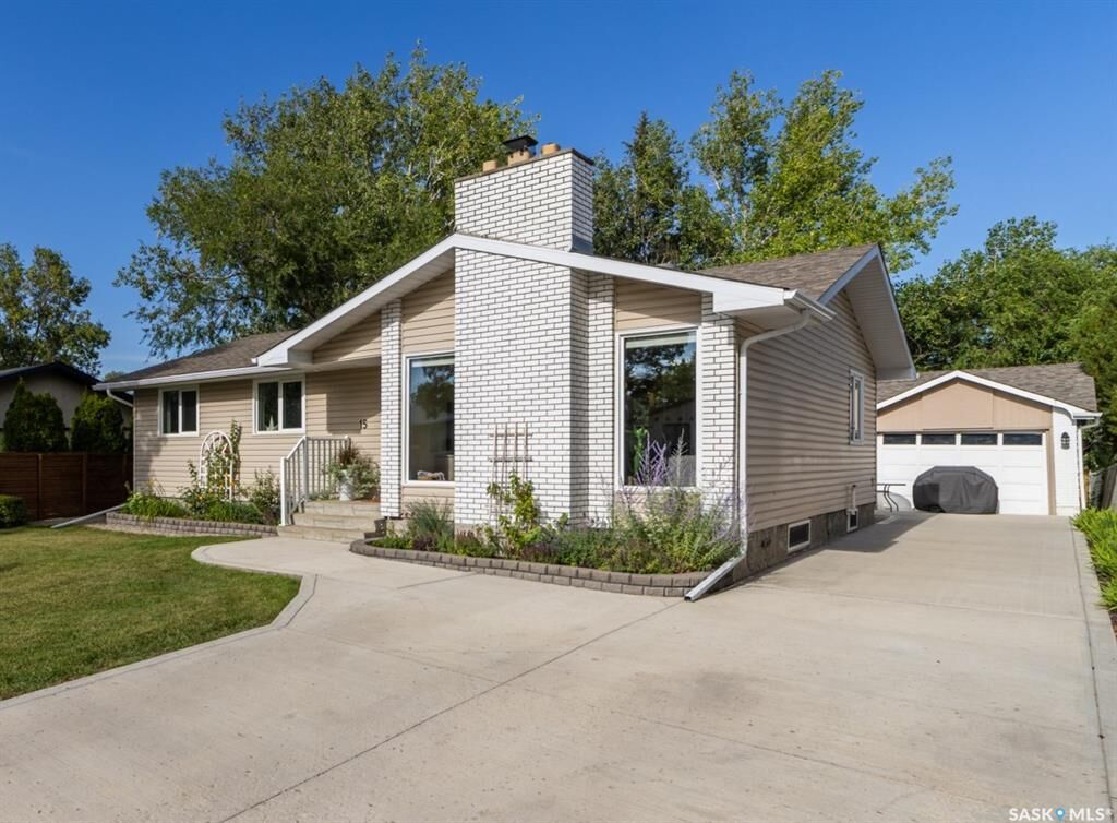 Property Photo:  15 Bauermeister Street  SK S4R 5N3 