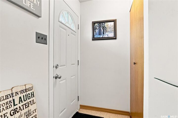 Property Photo:  229 U Avenue N  SK S7L 3C4 