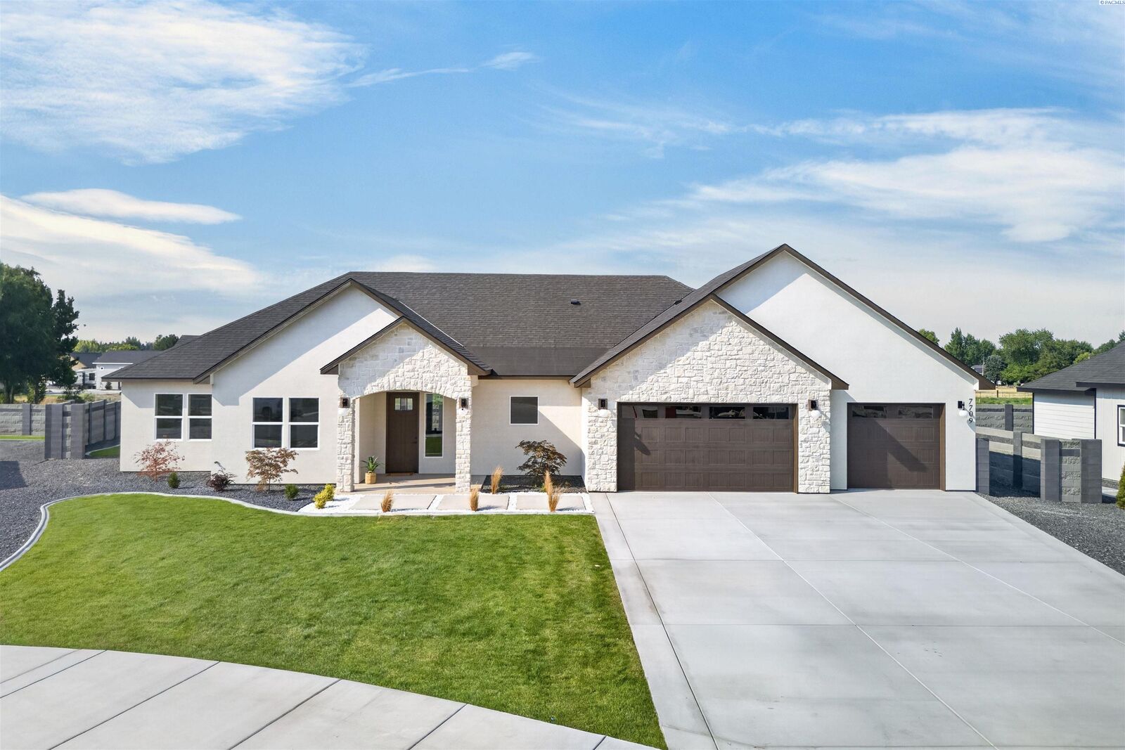 Property Photo:  7709 Allison Ct  WA 99301 
