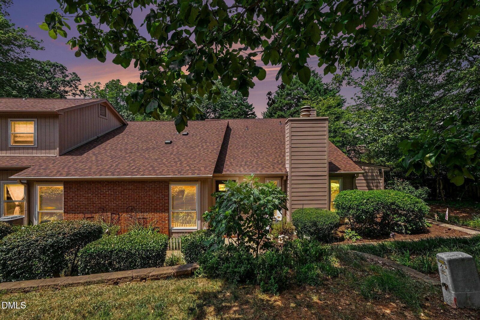 Property Photo: 110 Twin Oaks Place NC 27511