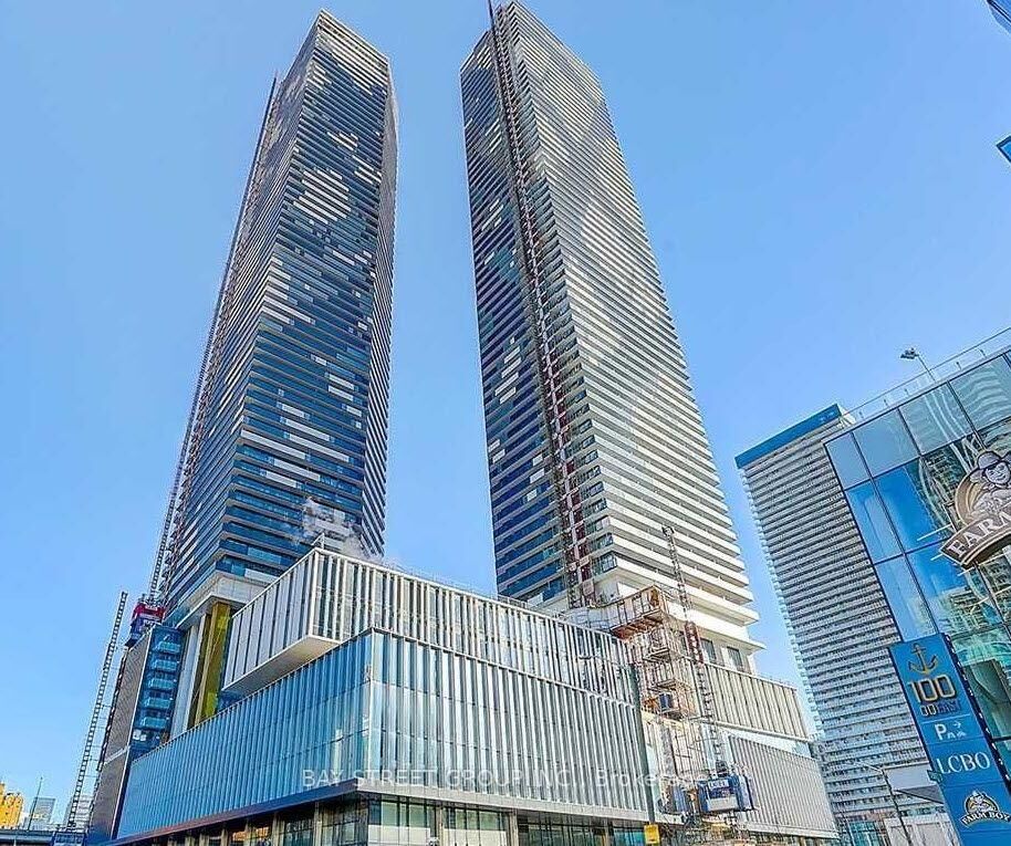 Property Photo: 138 Downes Street 4302 ON M5E 0E4