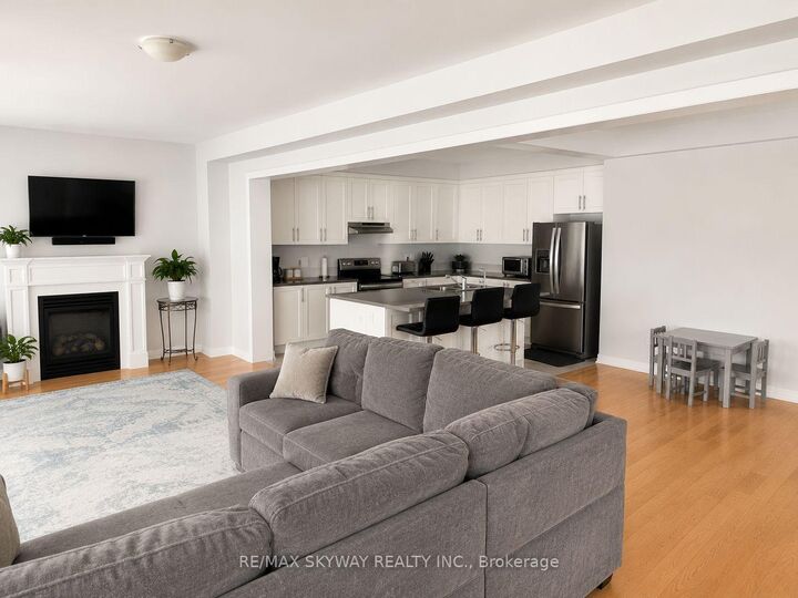 Property Photo: 976 Sobeski Avenue ON N4T 0N8