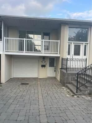 Property Photo: 3589 Birchmeadow Crescent ON L4Y 3R8