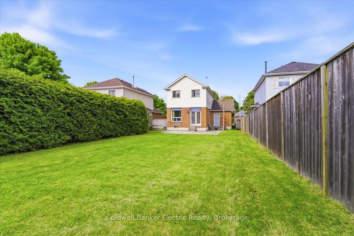 Photo de la propriété:  3 Walbridge Court  ON L1C 4B7 