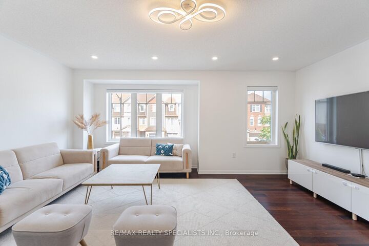 Property Photo:  81 Vanhorne Close  ON L7A 0X9 