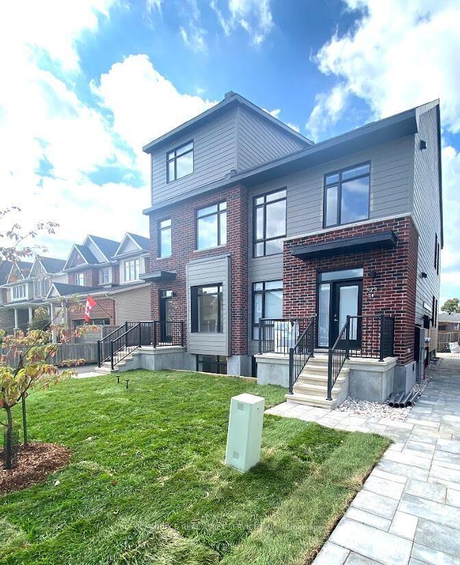Property Photo: 873 Contour Street Second Floor ON K1W 0G6