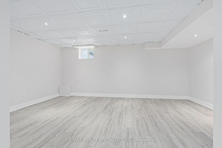 28 Chetholme Place — photo 1