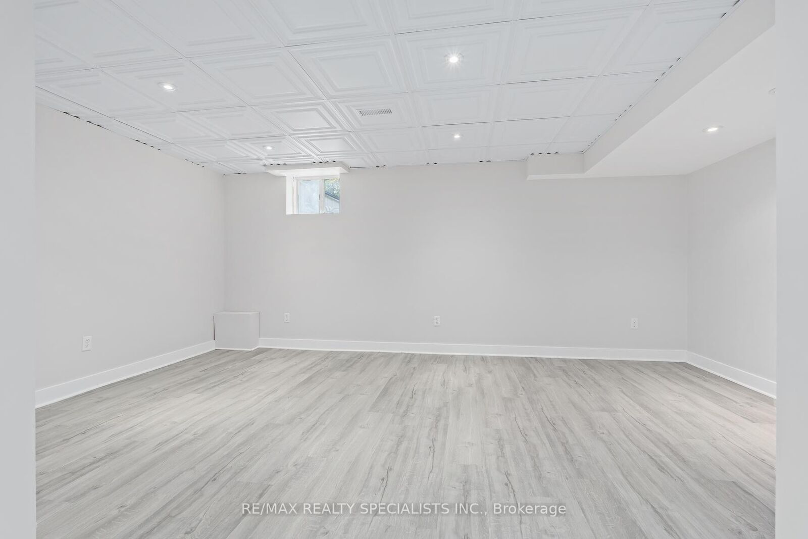 Property Photo: 28 Chetholme Place ON L7G 0E1