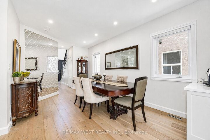 Property Photo: 139 River Ridge Boulevard ON L4G 7T7