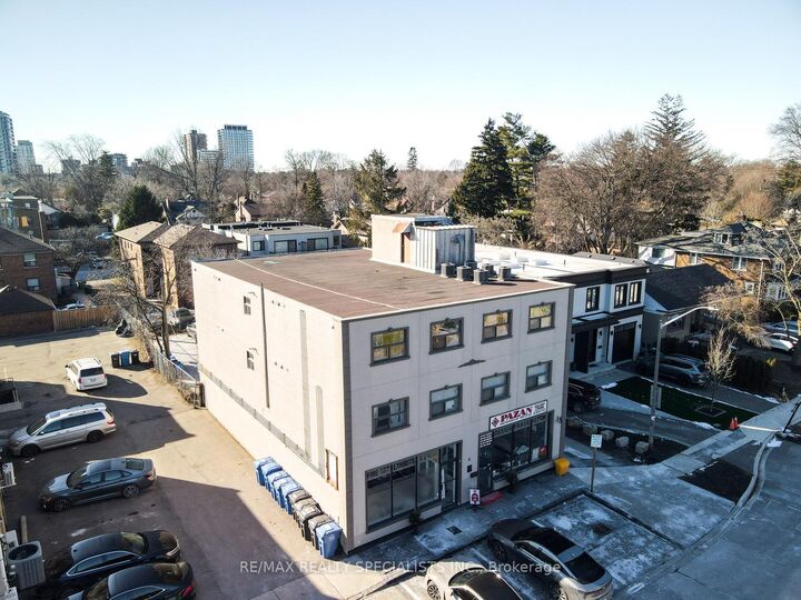 Property Photo: 6 Brant Avenue ON L5G 3N8