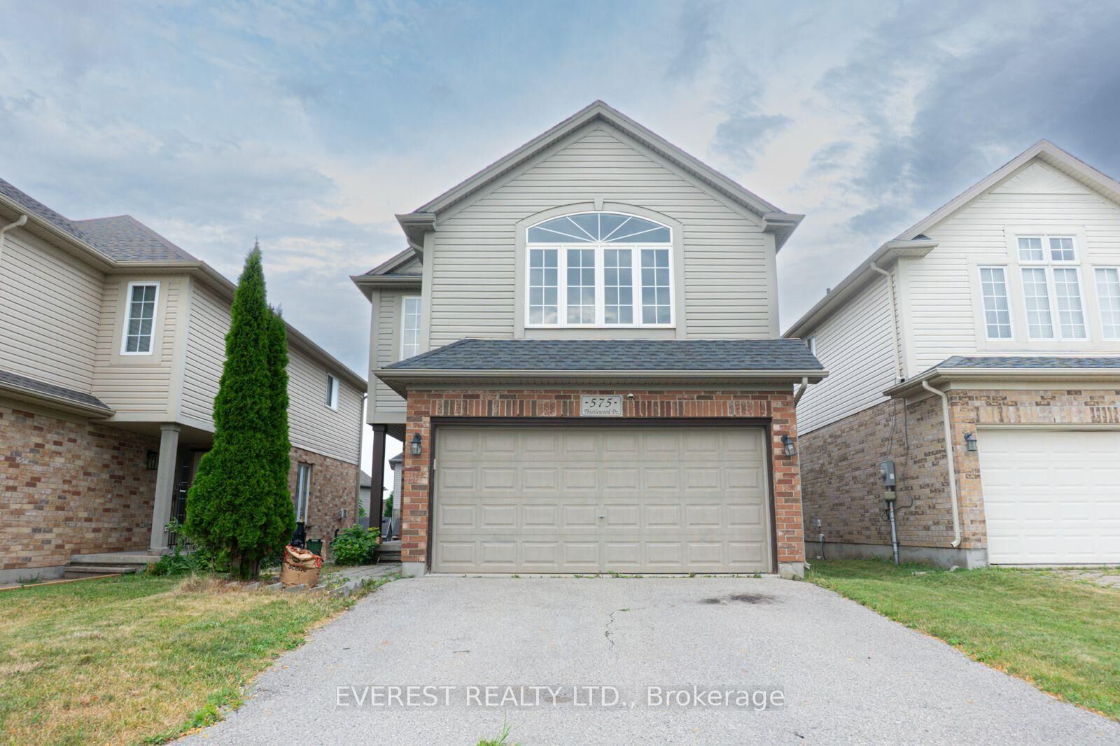 Property Photo: 575 Thistlewood Drive ON N5X 4M1