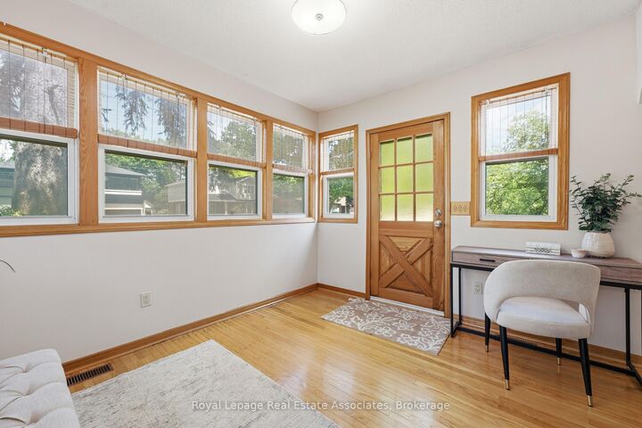 Property Photo: 64 Eaglewood Boulevard ON L5G 1V4
