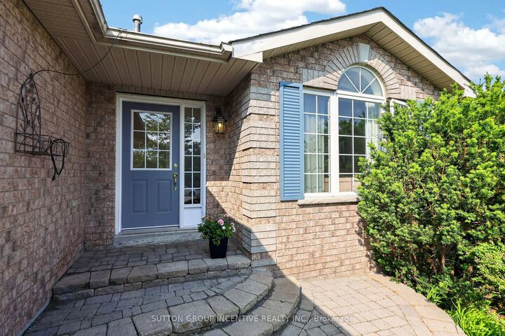 Property Photo: 101 Lion's Gate Boulevard ON L4M 7E5