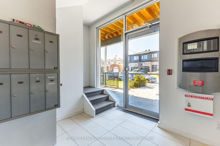 Property Photo:  1308 Thames Street 202  ON K1Z 7N4 