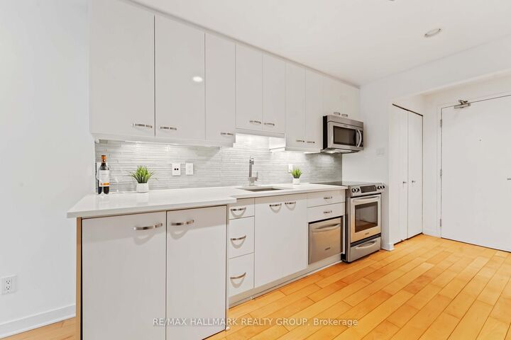 Property Photo: 202 St Patrick Street 15 ON K1N 5K3