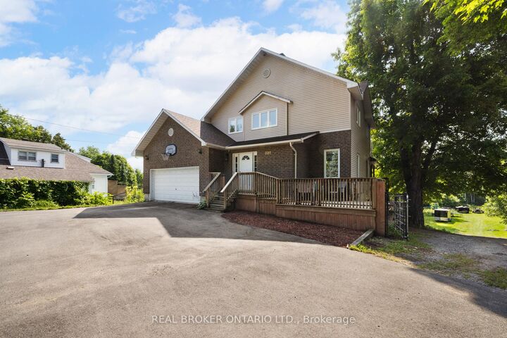 Property Photo: 320 Clothier Street W ON K0G 1J0