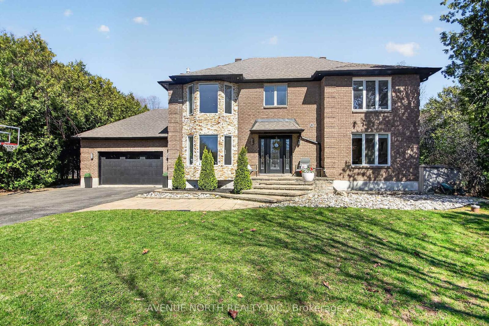Property Photo: 1317 Cornfield Crescent ON K4P 1B5