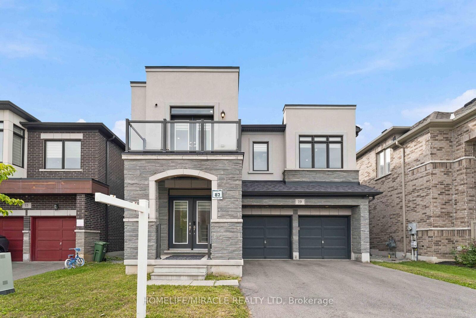 Property Photo: 19 Kenesky Drive ON L8B 1Y2