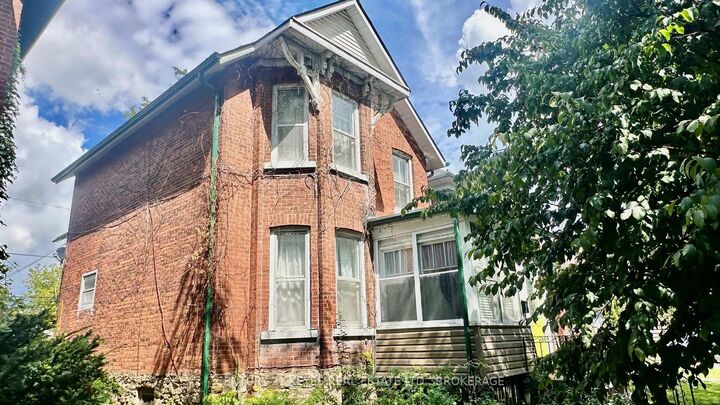 216 Brock Street — photo 1