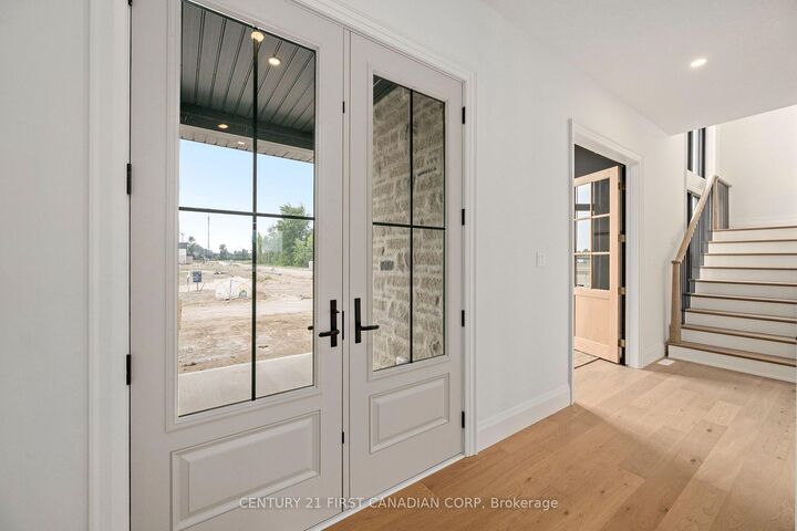 Property Photo: 876 White Pine Street ON N6G 3X9