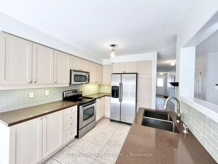 Photo de la propriété: 19 Sivyer Crescent ON L1Z 2A6