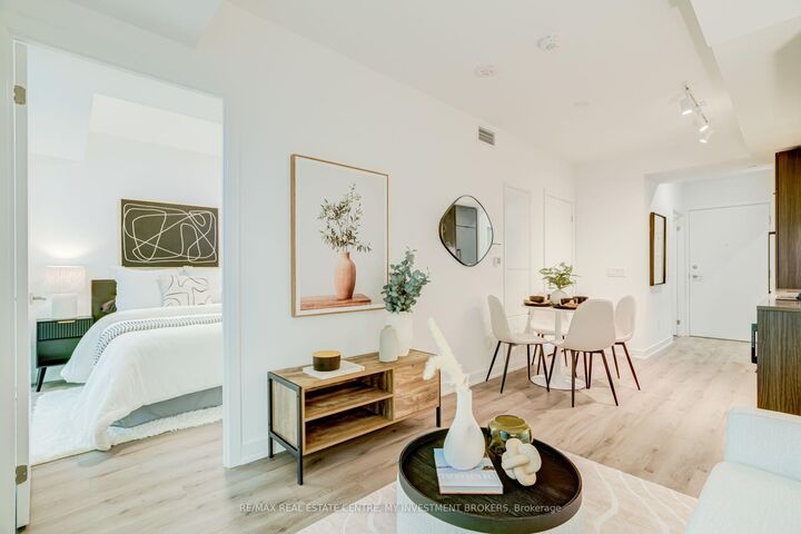 Property Photo:  252 Church Street 4110  ON M5B 0E6 