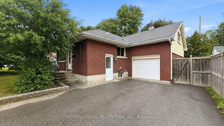Property Photo:  1213 Erindale Drive  ON K2C 2G2 