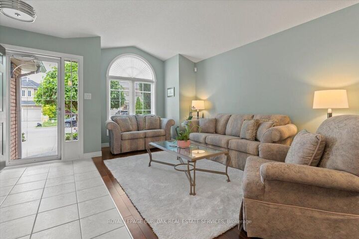 Property Photo: 40 Bridgette Drive ON L9A 5J8